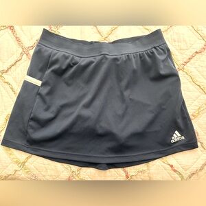 Adidas tennis/pickleball skirt Size L NWOT